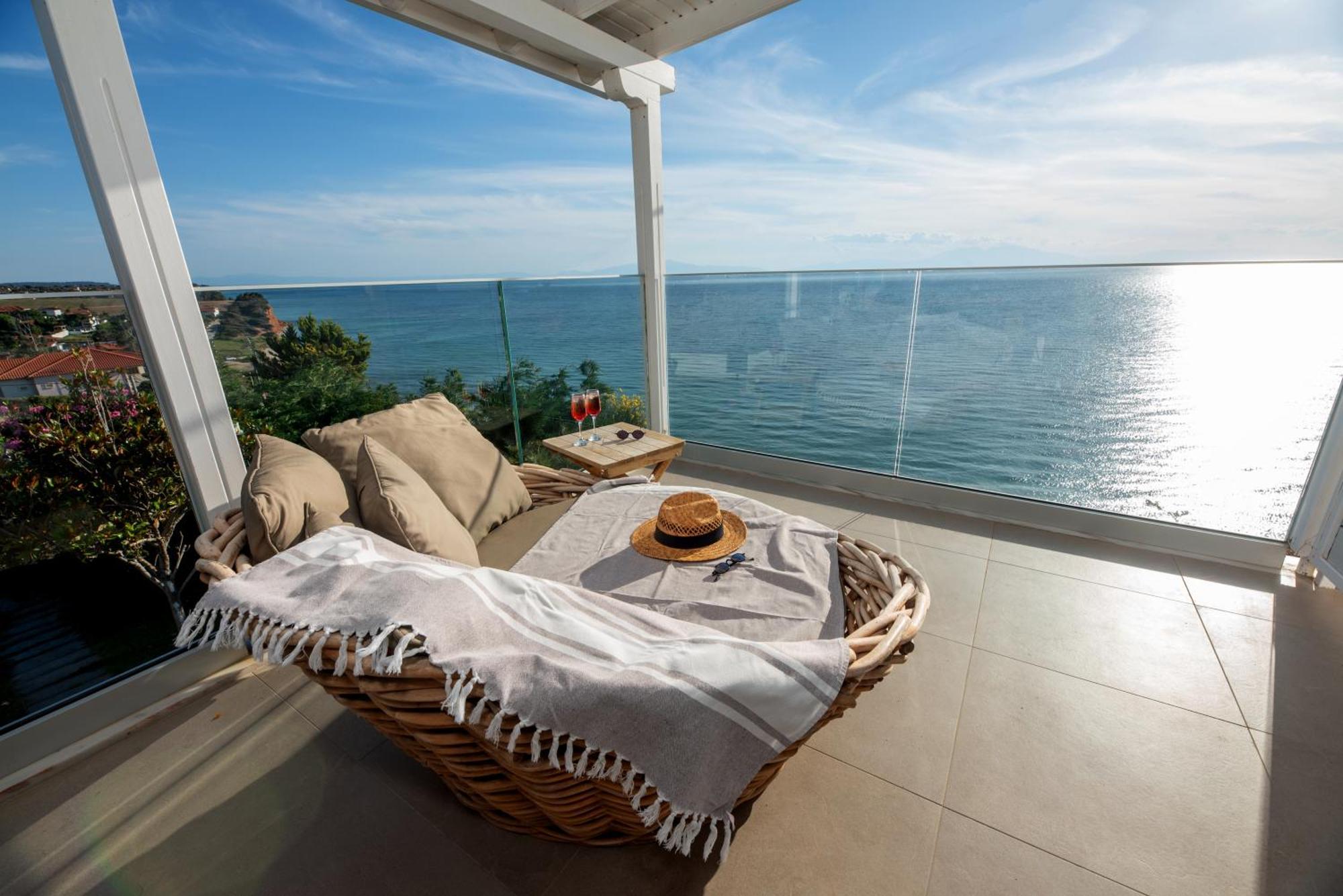 Thea Suites Potidea Nea Poteidaia Esterno foto