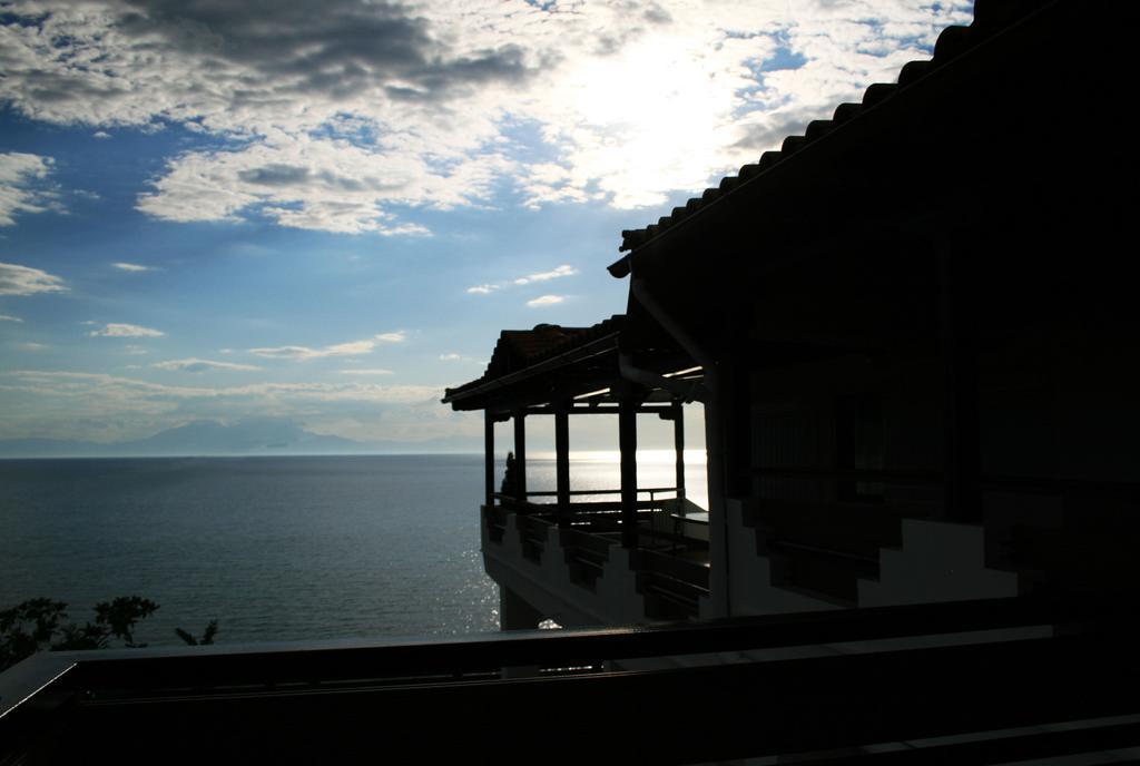 Thea Suites Potidea Nea Poteidaia Esterno foto