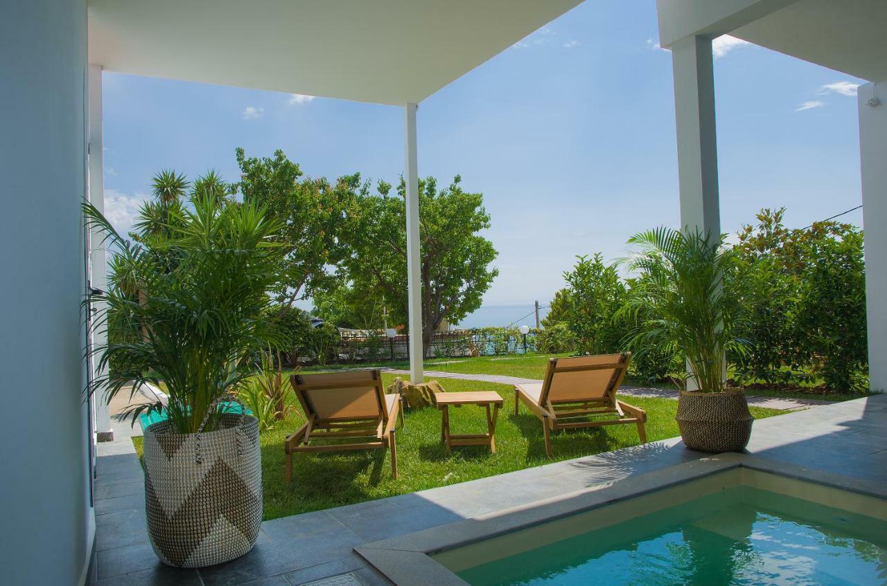 Thea Suites Potidea Nea Poteidaia Esterno foto
