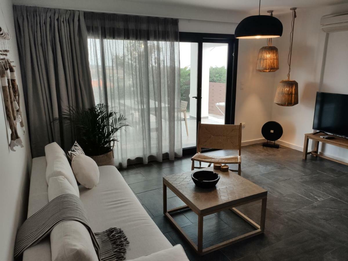 Thea Suites Potidea Nea Poteidaia Esterno foto